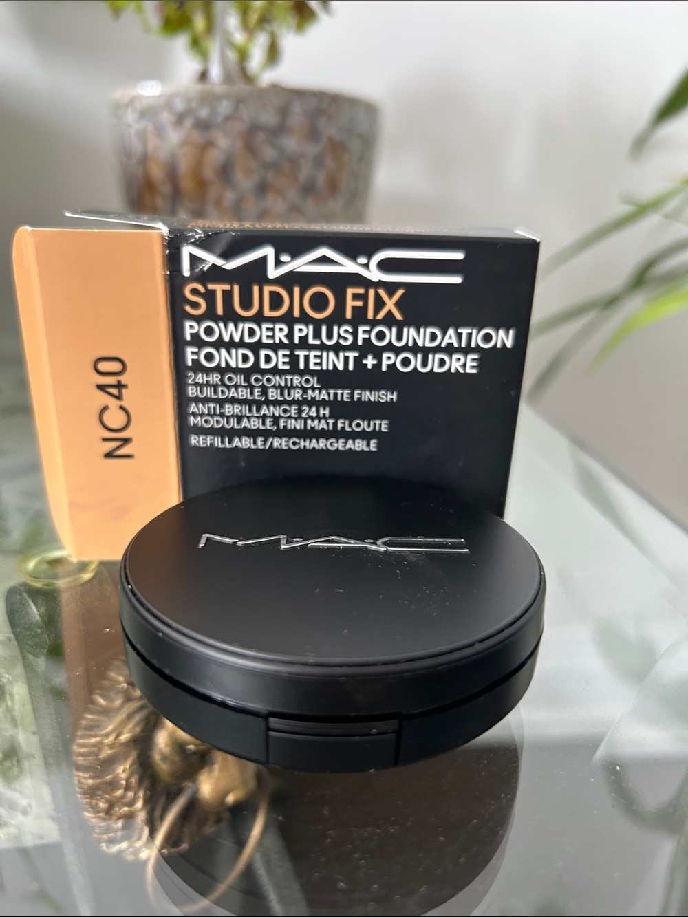 MAC Studio Fix Powder Plus in NC40